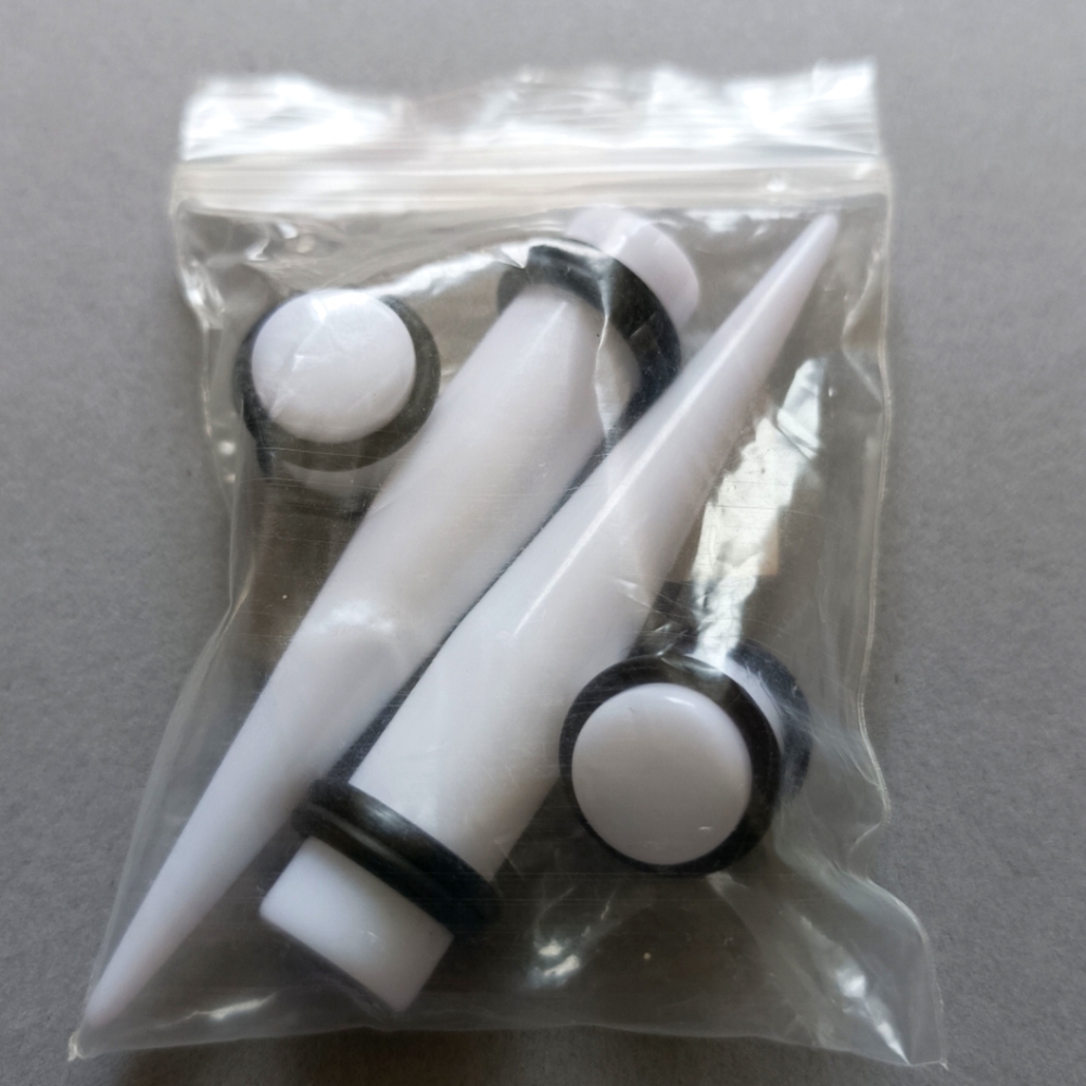COPY - White Acrylic Tapered Plugs 00G (10mm)